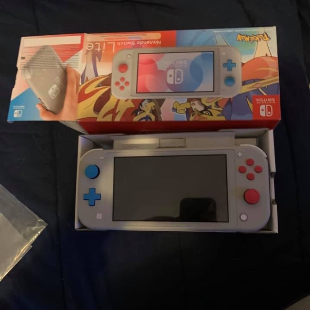 Nintendo Switch - Picture 5 of 8